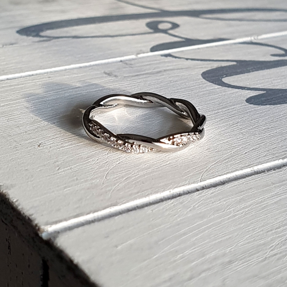 Trend Silver Twisted Diamond Ring